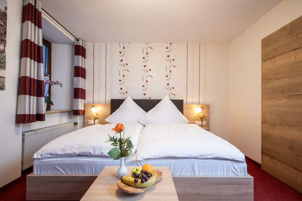 Hotel-Restaurant Straussen Harburg  Hotel Harburg (Bavaria)